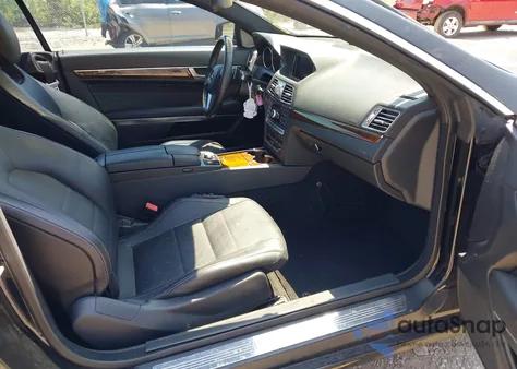 2014 Mercedes-Benz E 350 z USA, uszkodzony, nr VIN WDDKJ5KB1EF241464